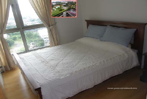 1581.Queen_bed_at_junes_vacation_holiday_home_apartment_kuala_lumpur_malaysia_lgewtr_inst.jpg