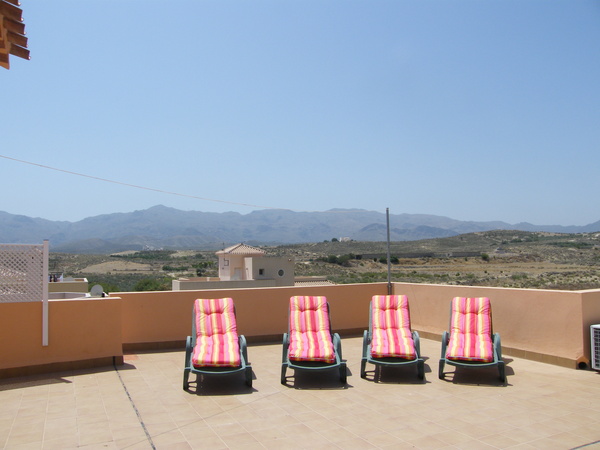 2844.casa_ronda_sunbeds_on_roof_terrace_with_mountains.jpg